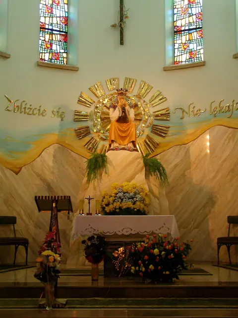 Figura płaczącej Matki Bożej z La Salette w Dębowcu