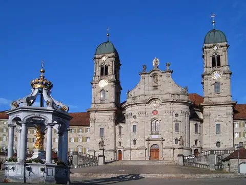 Opactwo Einsiedeln ze studnią Matki Bożej