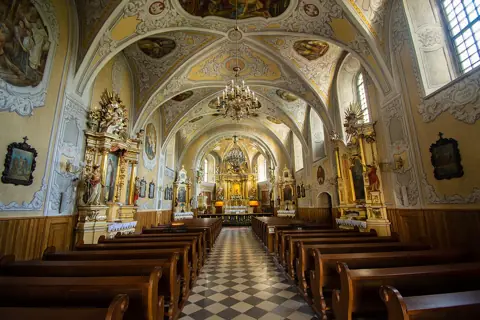 Wnętrze sanktuarium w Leśniowie