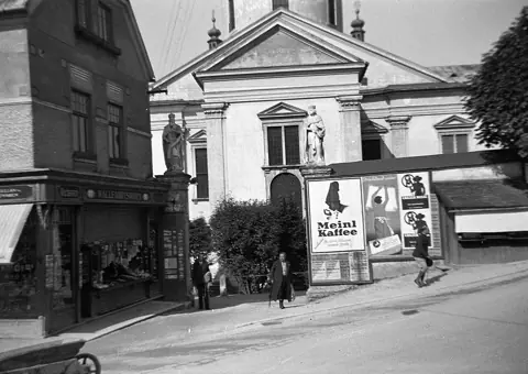 Tylne wejście do bazyliki