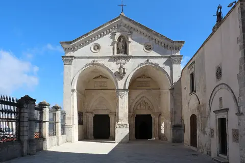 Sanktuarium św. Michała Archanioła w Monte Sant’Angelo