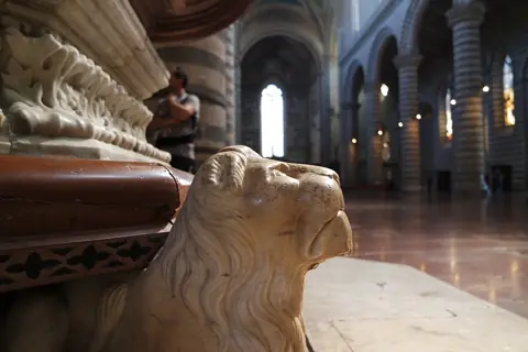 Wnętrze katedry w Orvieto