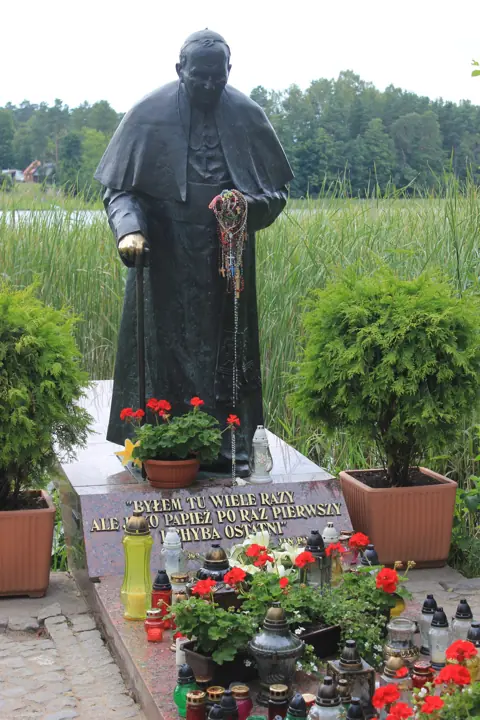 Pomnik Jana Pawła II w Studzienicznej