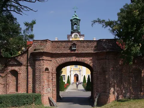 Brama do zespołu klasztornego filipinów