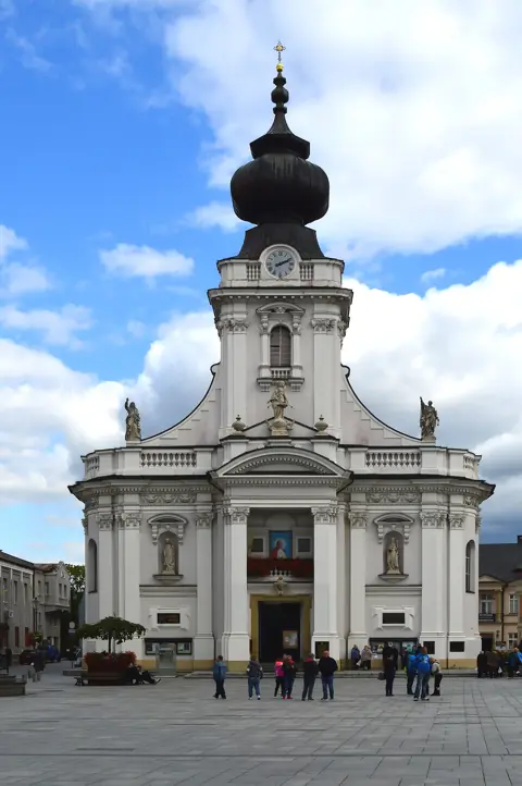 Bazylika w Wadowicach — wnętrze